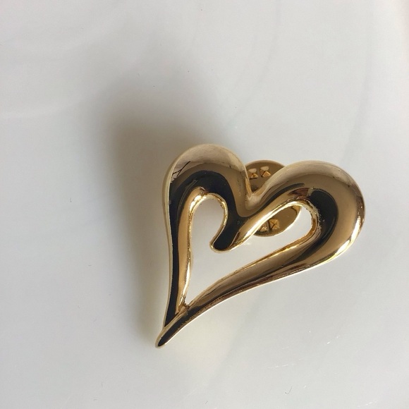Vintage Gold Brooch with Asymmetrical Heart Design - Picture 2 of 3